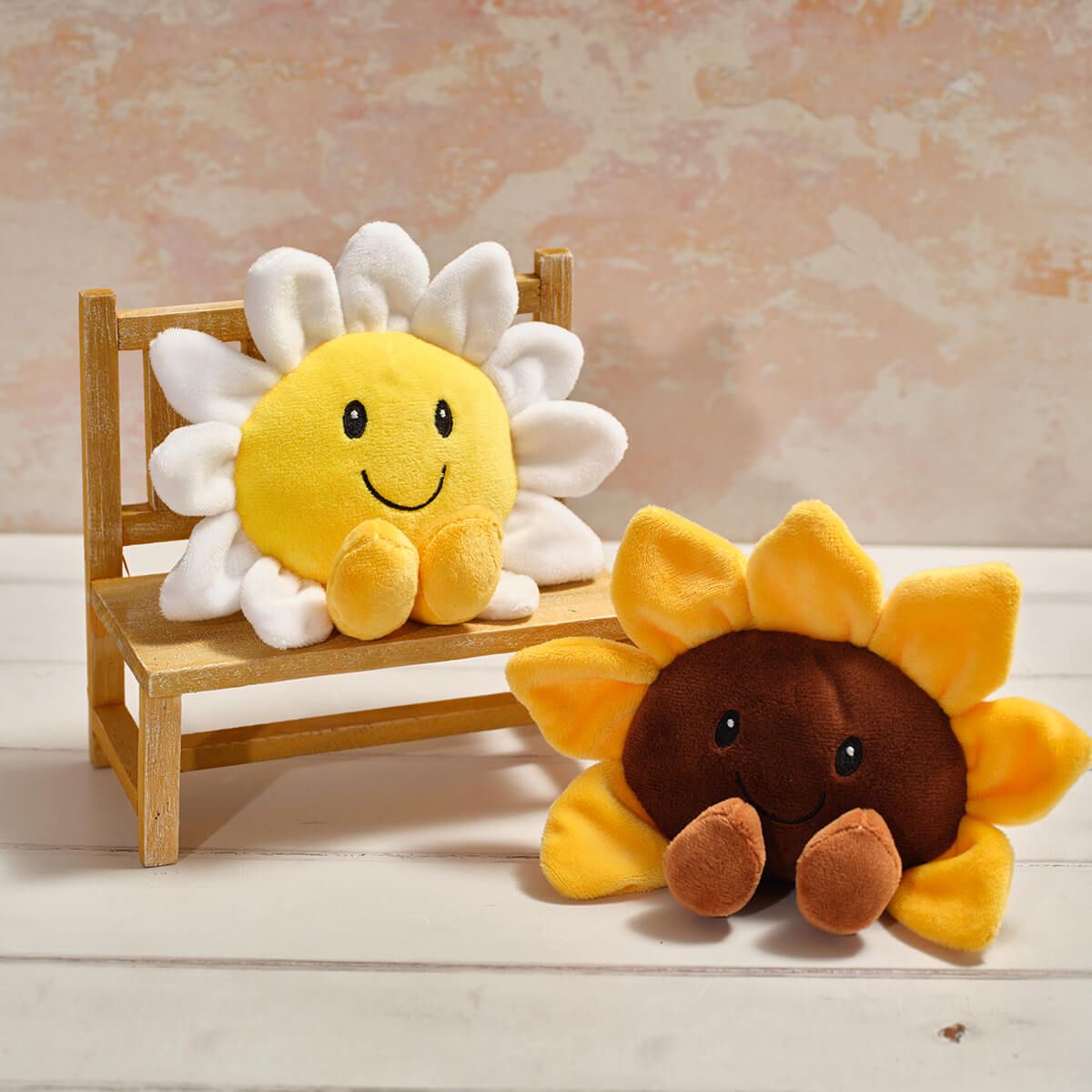 Richard Langs 17cm Sitting Sunflower or Daisy Soft Plush Toy (Choice of 2)